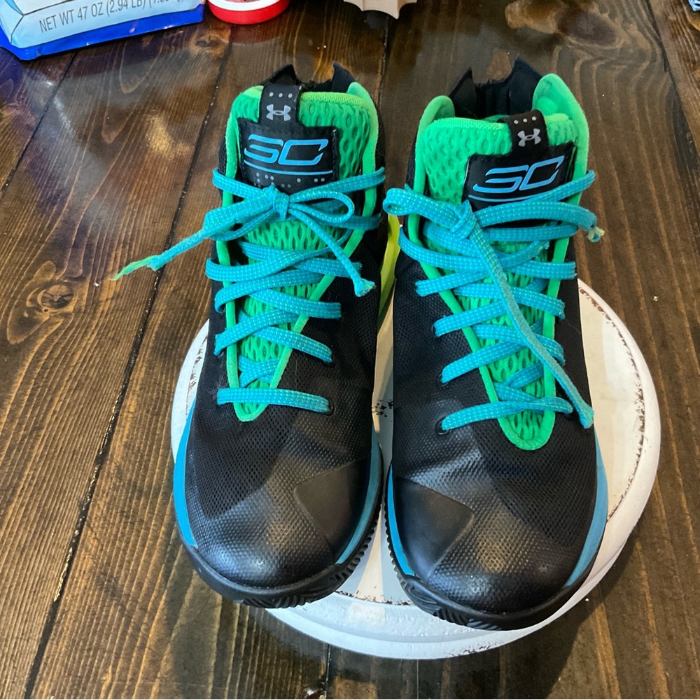 Under Armour Kids Sneakers - Black and Green great condition. - Picture 1 of 9